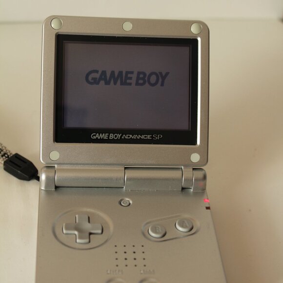 Nintendo Gameboy Advance SP Silver AGS-001 2002 - Picture 4 of 7